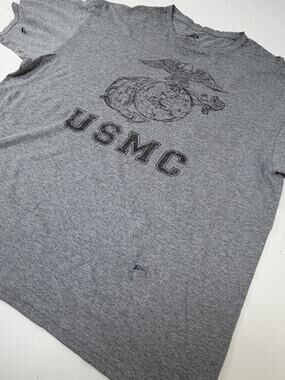 Mens Grey Size Large Rugged & Worn Grungy Peppered Street Style USMC T Shirt